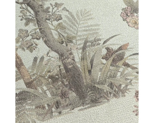 Detail tapety se vzorem stromů a rostlin