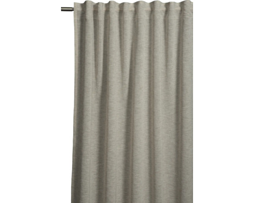 Závěs z látky na záclonové tyči