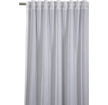 Záclona se stahovací páskou zavěšená na záclonové tyči