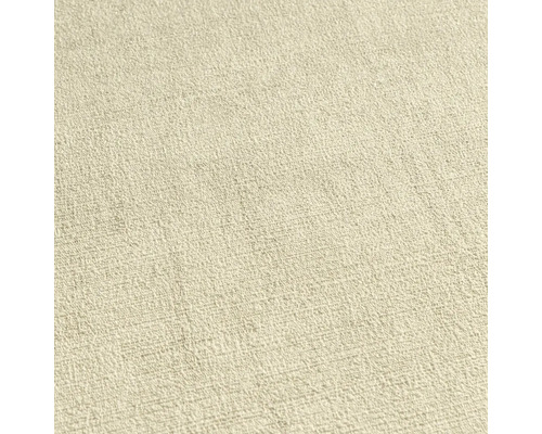 Detail béžové textilní tapety s jemnou strukturou