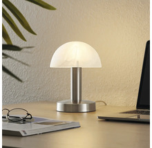 Stolní lampa s půlkruhovým skleněným krytem na psacím stole
