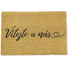 Rohožka s nápisem 'Vítejte u nás' a srdcem