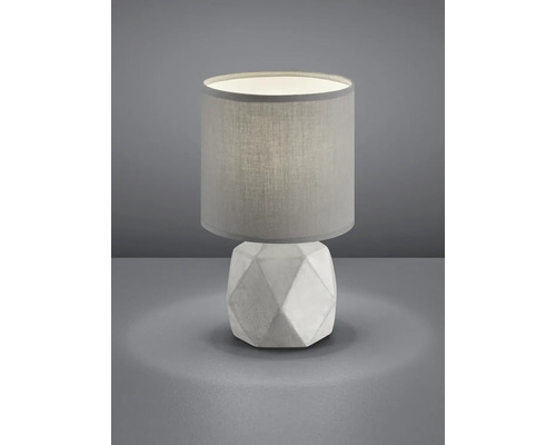 Stolní lampa s látkovým stínidlem a betonovým podstavcem
