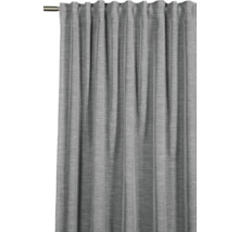 Šedý závěs na záclonové tyči