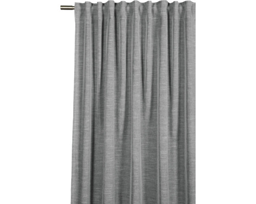 Šedý závěs s řasením na záclonové tyči