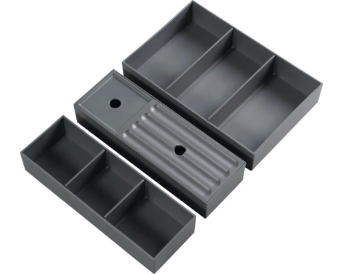 Tři šedé vložky do zásuvek s přihrádkami pro ukládání věcí