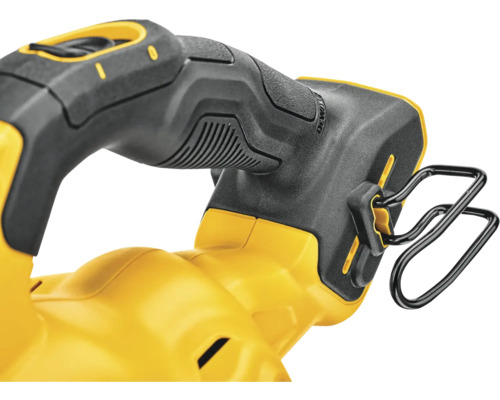 Detail žluté přímočaré pily s černou rukojetí