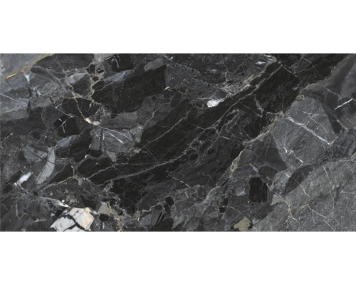 Detail černé mramorové desky s šedými a bílými žilkami