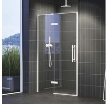 Koupelna se skleněným sprchovým koutem a armaturou