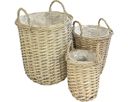 Tři proutěné květináče s uchy a fólií pro rostliny.