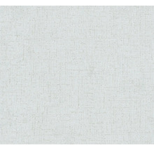 Detail světlé textilní tapety s jemnou strukturou