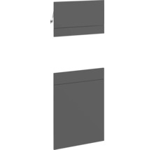 Tmavá kuchyňská skříňka a roleta do kuchyně