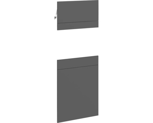 Tmavá kuchyňská skříňka a roleta do kuchyně