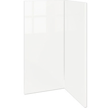 Dvě bílá kuchyňská čela v úhlu