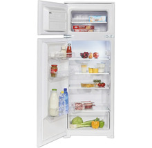 Otevřená chladnička s potravinami