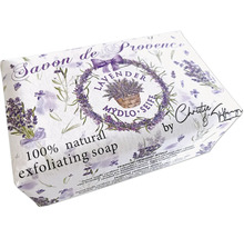 Balené levandulové peelingové mýdlo s nápisem Savon de Provence.