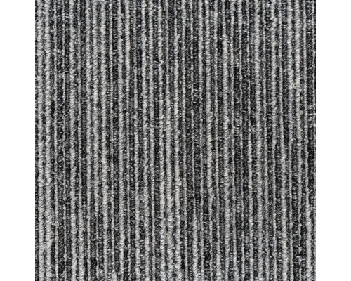 Detailní pohled na pruhovaný koberec