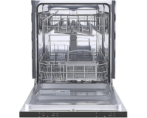 Otevřená myčka nádobí s několika koši