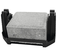 Dlažební kámen v držáku dlažby