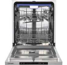 Otevřená myčka nádobí s koši na nádobí