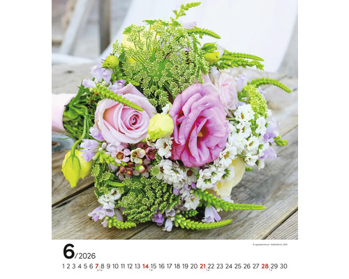 List kalendáře červen 2026 s kyticí květin