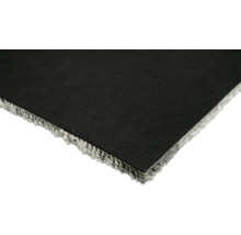 Detailní pohled na koberec s textilním podkladem a třásněmi