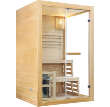 Dřevěná sauna se skleněnými dveřmi a interiérem