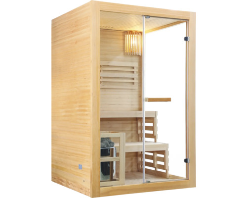 Dřevěná sauna se skleněnými dveřmi a interiérem