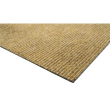 Detailní pohled na rohožku s žebrovanou strukturou.