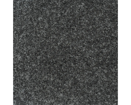 Detail šedého koberce s jemnou texturou