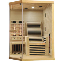 Vnitřní sauna s dřevěnými lavicemi a infračervenými zářiči