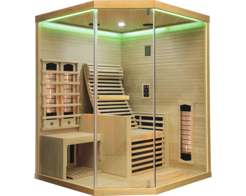 Interiér dřevěné infrasauny se skleněnou přední stranou a lehátky