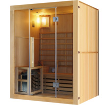 Dřevěná sauna se skleněnými dveřmi a interiérem