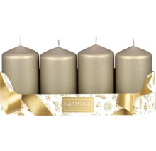 Čtyři svíčky ve tvaru válce v dekorativním balení.