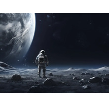 Astronaut na měsíční krajině s výhledem na Zemi
