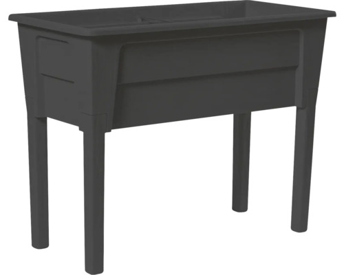 Plastový zahradní stůl se čtyřmi nohami