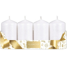 Čtyři bílé sloupové svíčky v ozdobném balení