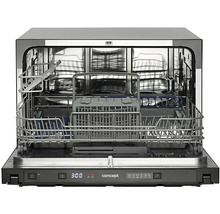 Otevřená myčka s koši na nádobí