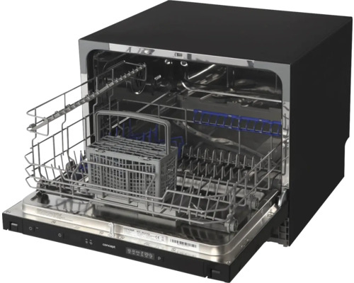 Myčka nádobí s otevřenými dvířky a koši na nádobí