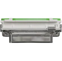 Detailní záběr průhledného plastového pouzdra s pružinovým mechanismem