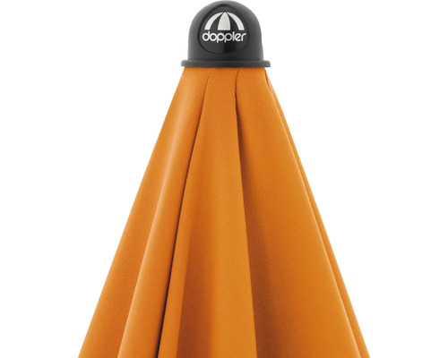 Detailní pohled na slunečník s logem Doppler