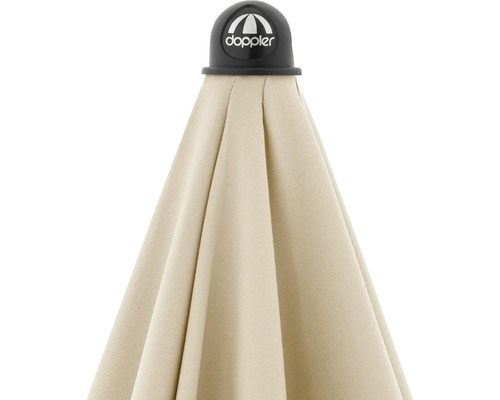 Detailní pohled na slunečník s logem Doppler