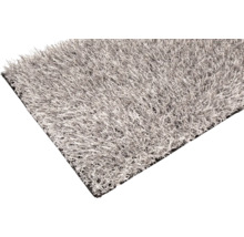 Kus umělého trávníku s krátkým vlasem