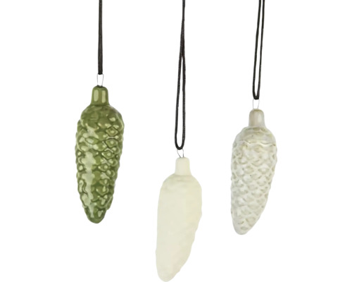 Tři šiškové vánoční koule visí na stuhách