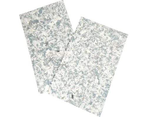 Dvě zvukově izolační desky se skvrnitou povrchovou úpravou