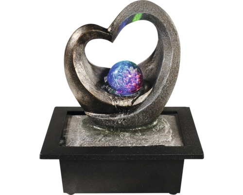 Fontána tvar srdce na podstavci 22 x 17 x 28 cm s podsvícením Dekorativní pokojová fontána s tvarem srdce a osvětlenou koulí