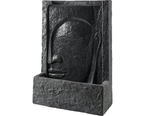 Zahradní fontána s tváří Buddhy z kamene