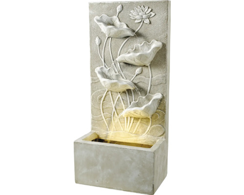 Lotosová fontána s kaskádovým tokem vody