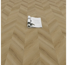 Podlahová krytina s motivem rybí kosti a časopis