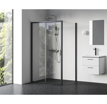 Koupelna se sprchovým koutem s posuvnými dveřmi, skříňkou pod umyvadlo a zrcadlem